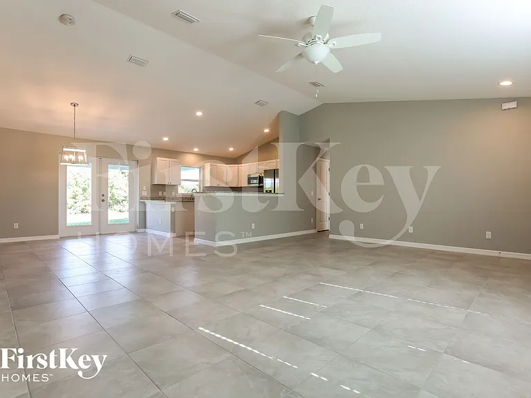 11932 Gretchen Ave — Photo 3