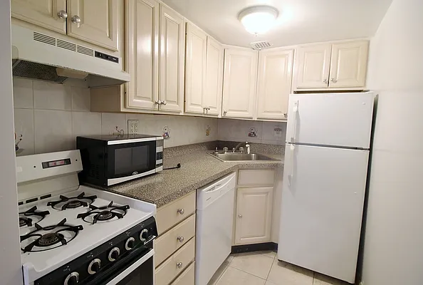 Rented by Julianna Realty Corp | media 14