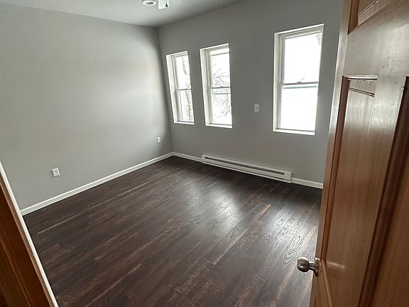 5th image of 113 E Main St #201