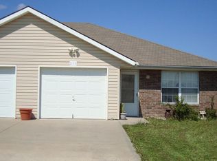209 Broadway Ter #209, Grain Valley, MO 64029