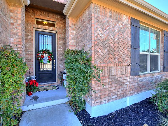 5th image of 200 Hedgerow Ln