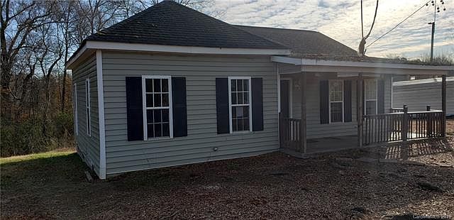 2nd image of 4560 Oak St