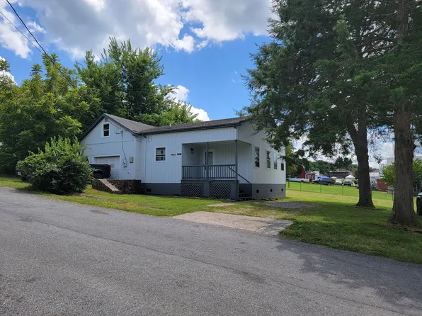 32 13th St, Buchanan, VA 24066