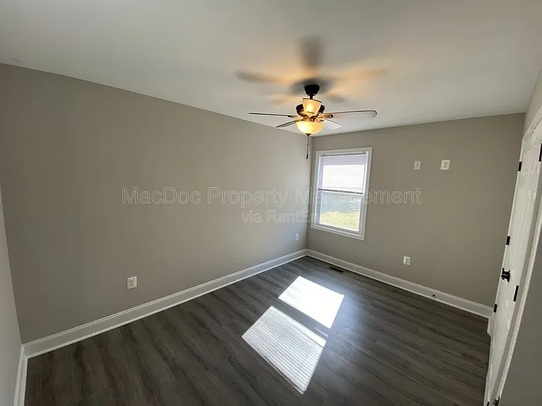 77 Lakeview Dr — Photo 28
