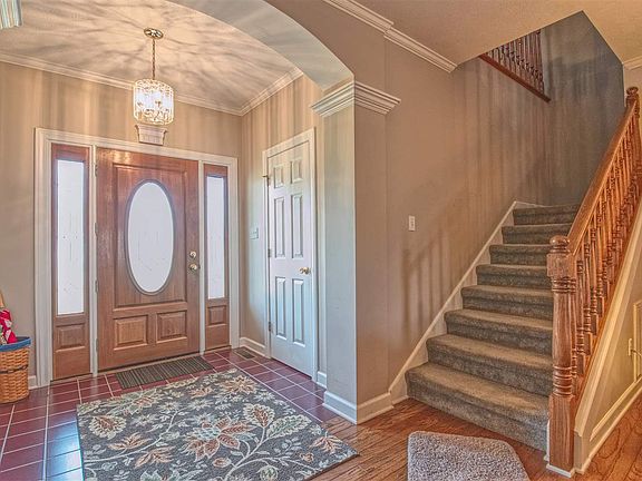 4th image of 1008 Carmen Dr
