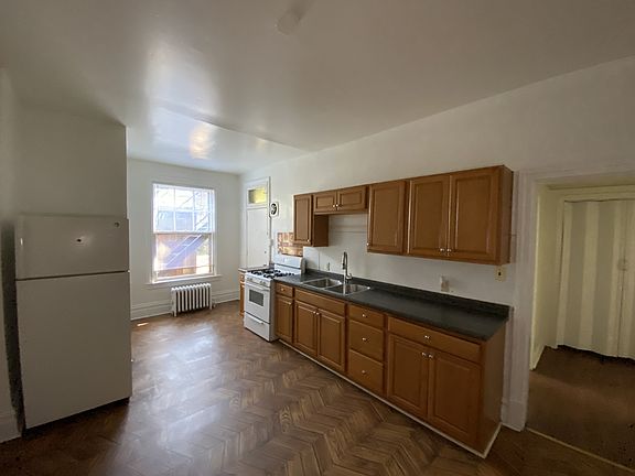 3rd image of 1917 Market St APT 1