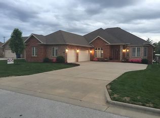 3134 W Knob Hill St, Springfield, MO 65810