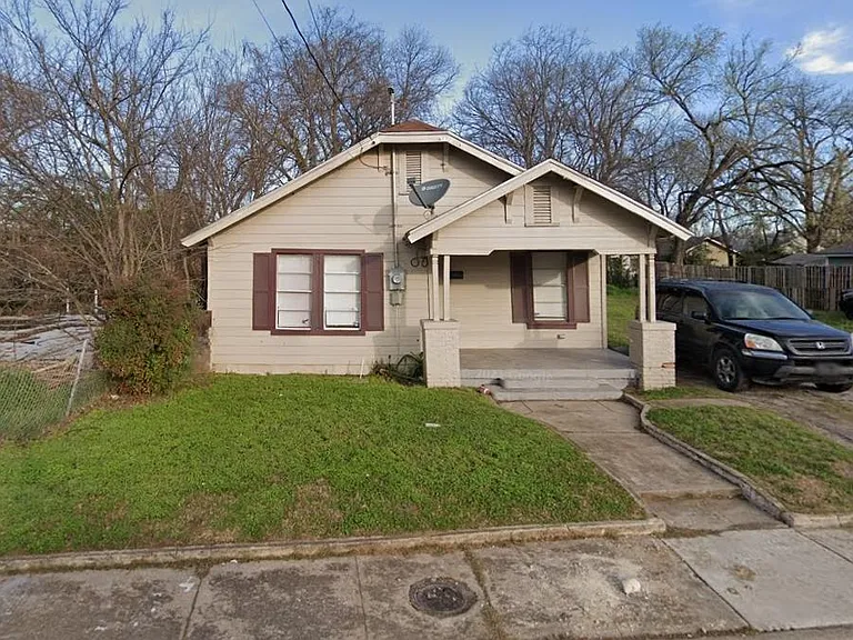 2407 Dathe St — Photo 2