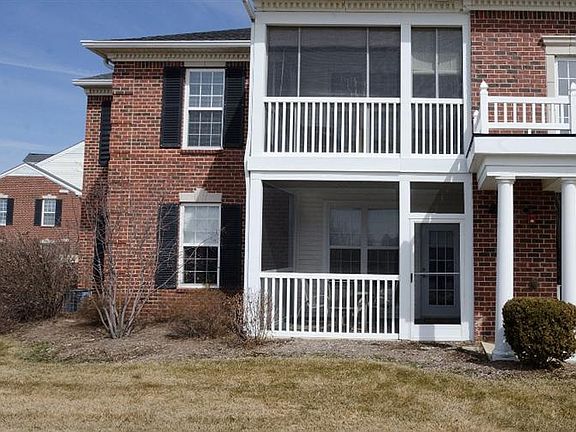 2nd image of 844 W Summerfield Gln