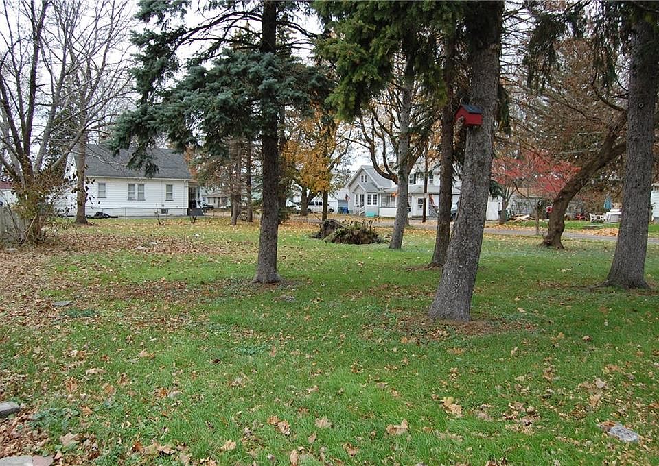 2nd image of 130 Holworthy St