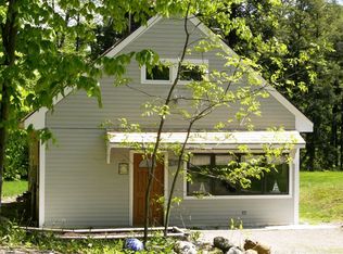 15 Rock River Ter, Newfane, VT 05345