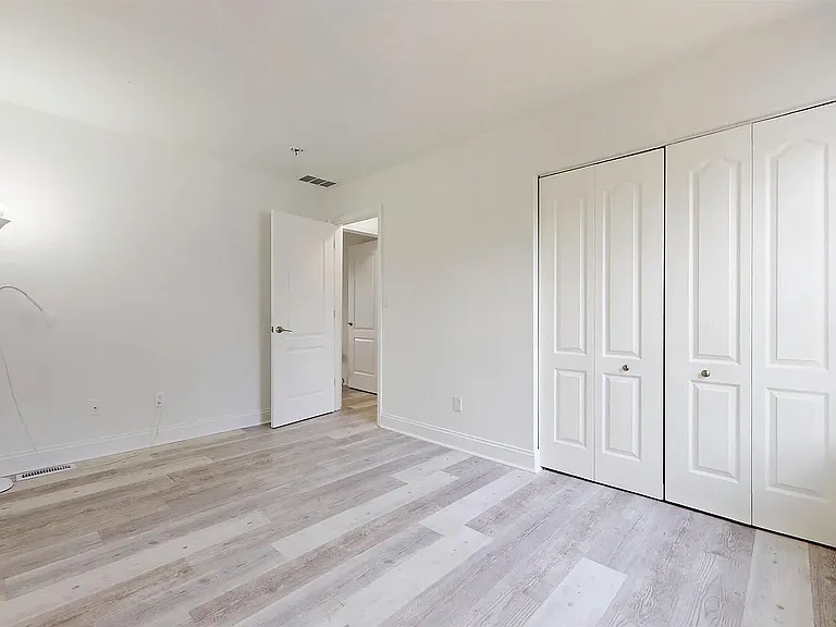 450 Redwood Ave — Photo 32