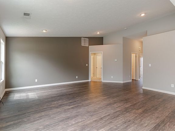 5th image of 832 Tawny Dr