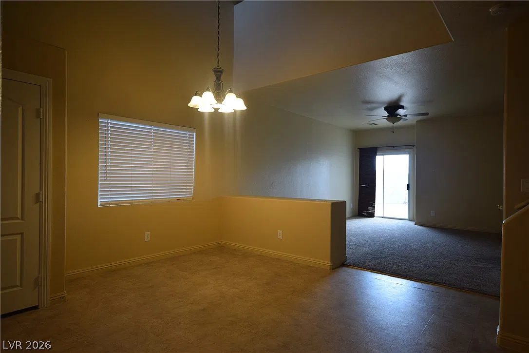 3 bed, 2.5 bath, 1978 sqft, $2,010 — Photo 3