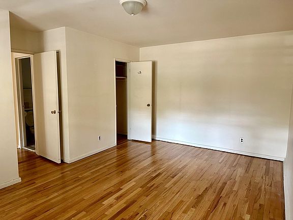 4th image of 72 Woodruff Ave #J