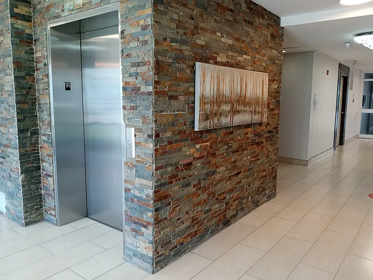 95 Barrie Rd — Photo 2