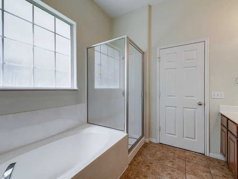 5102 Caswell Ave — Photo 25