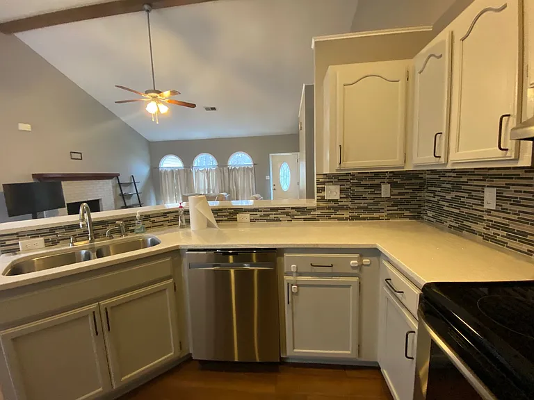 1350 Hathshire Dr — Photo 7