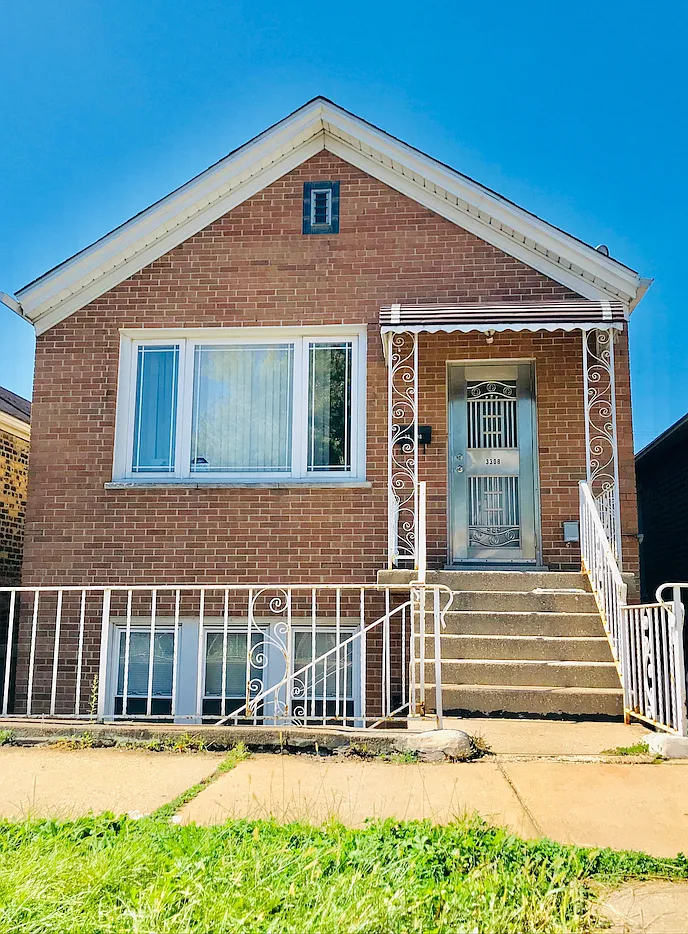 3 bed, 1.5 bath, 900 sqft, $2,100 — Photo 1