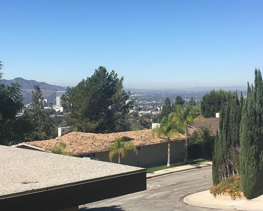 1st image of 1010 Avonoak Ter