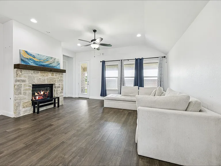 3201 Velma Ln — Photo 13