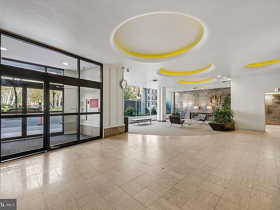 2nd image of 1810 Rittenhouse Sq APT 2007