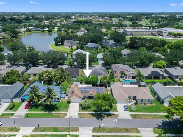 9351 Dunhill Dr, Miramar, FL 33025