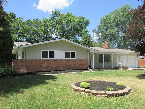 2nd image of 1388 Alcona Dr