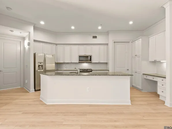 998 Stanford Ave APT 211, Baton Rouge, LA 70808