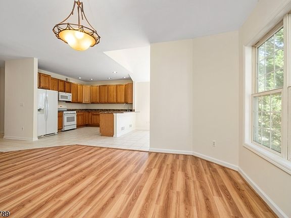 5th image of 32 Havenhill Rd