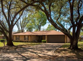 136 Poinsetta Cir, Terrell, TX 75160