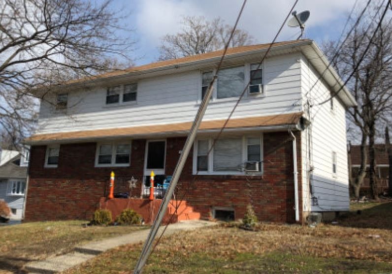 2nd image of 200 Rose Pl