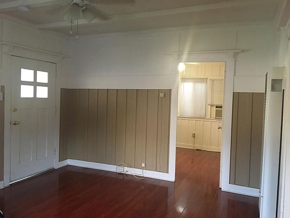 Front door/Living room/ Bedroom
