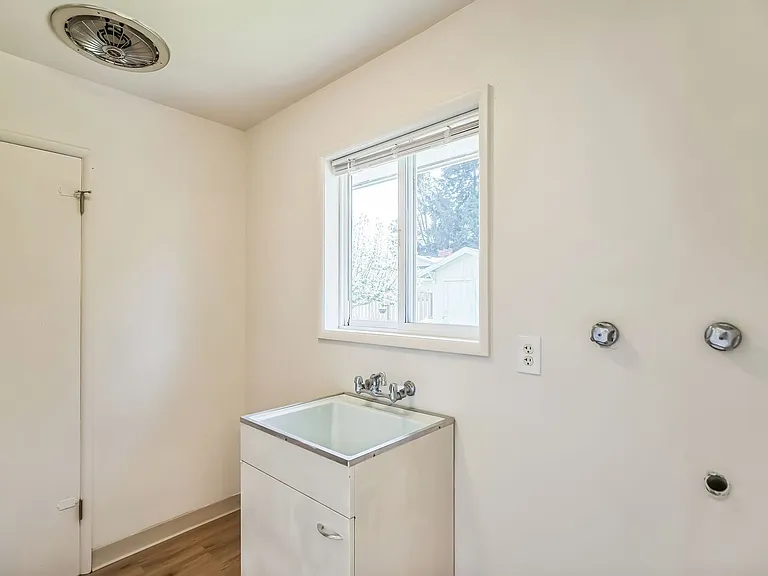 1554 SE Spruce St — Photo 10