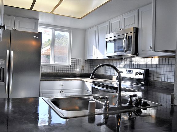 5th image of 1601 W Sunnyside Dr Unit 140