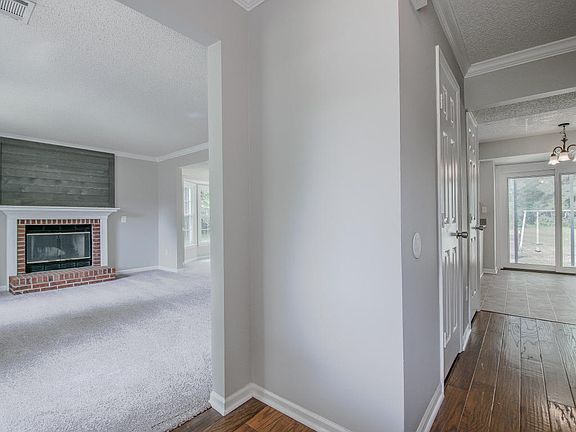 4th image of 2118 Deer Path Way