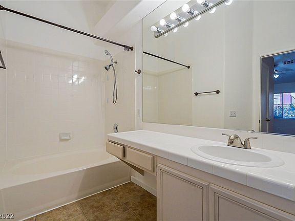 4th image of 2110 Los Feliz St Unit 2025