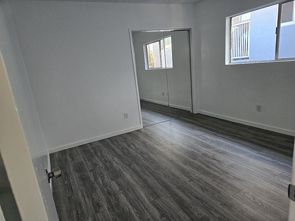 5th image of 10228 Doty Ave #3