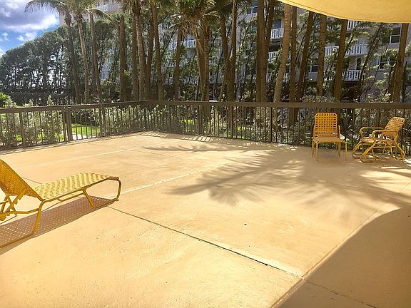 XL Gated Patio Faces South