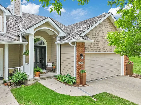 1405 Legend Dr, Clive, IA 50325