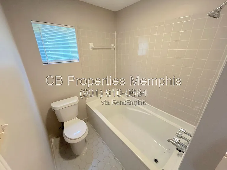 1018 McEvers Cir — Photo 7