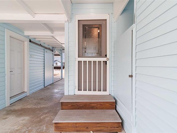 5th image of 607 Manatee Ave