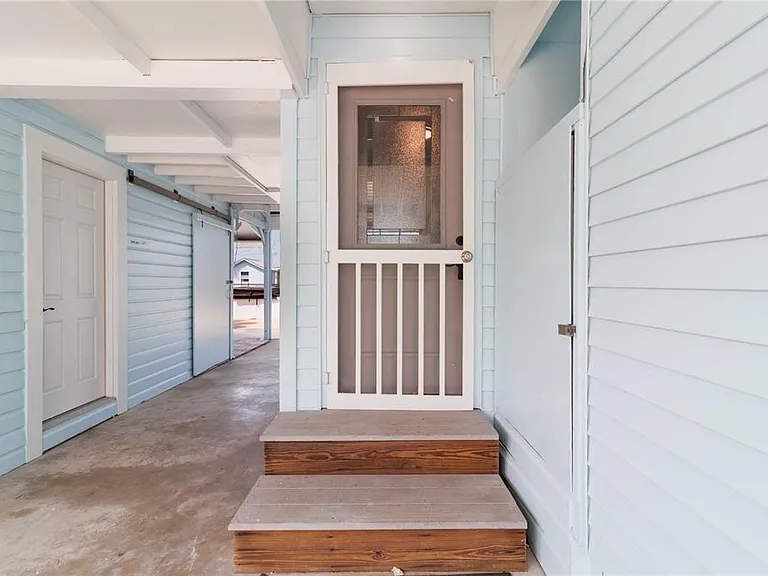 607 Manatee Ave — Photo 4