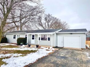 1030 E Southmor Rd, Morris, IL 60450