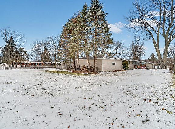 2nd image of 407 Hill Ave