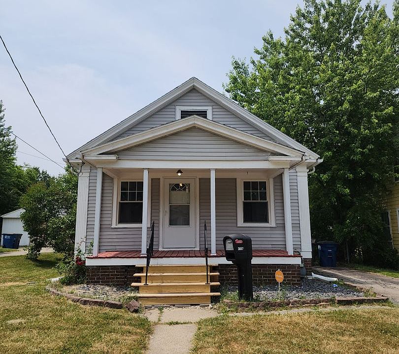 1st image of 3857 Leybourn Ave