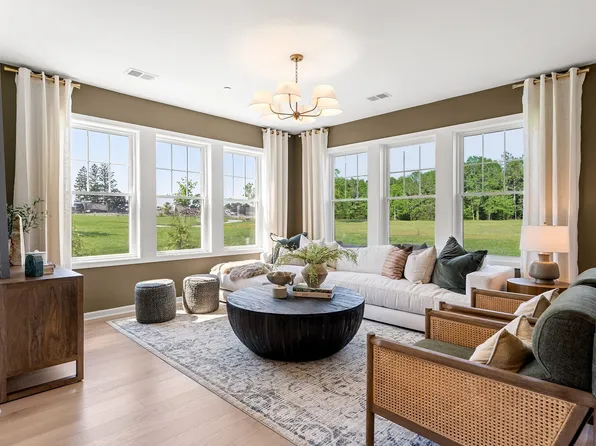 141 E Point Dr #312, Rumford, RI 02916
