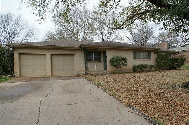 1st image of 852 Woodcrest Dr