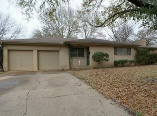 852 Woodcrest Dr, Hurst, TX 76053