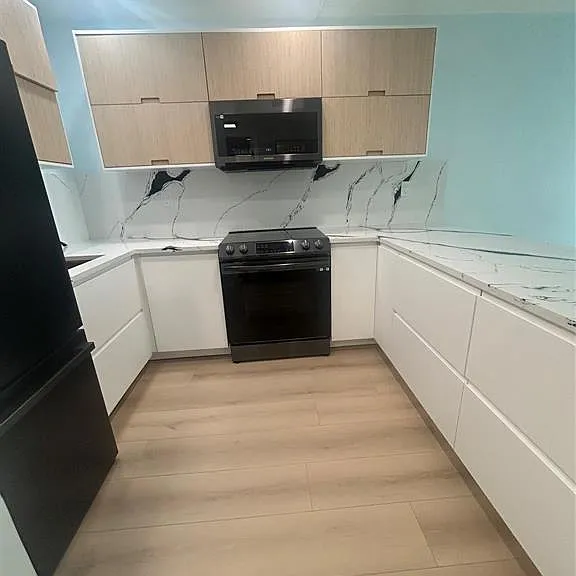 101 SE 6th Ave #5 — Photo 1